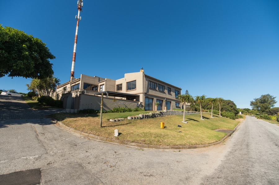 4 Bedroom Property for Sale in Clarendon Marine Eastern Cape